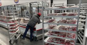 قفسه های گوشت در کنار هم - گرم شدن هوا